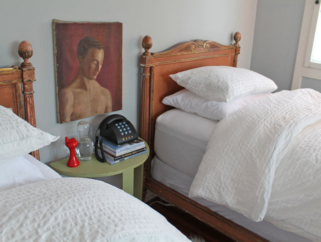 030514-bedside-table2