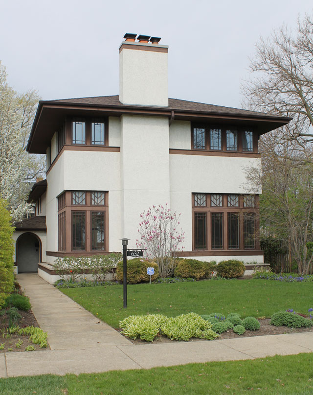 a house inspired by the Prairie School of design in Evanston Illinois