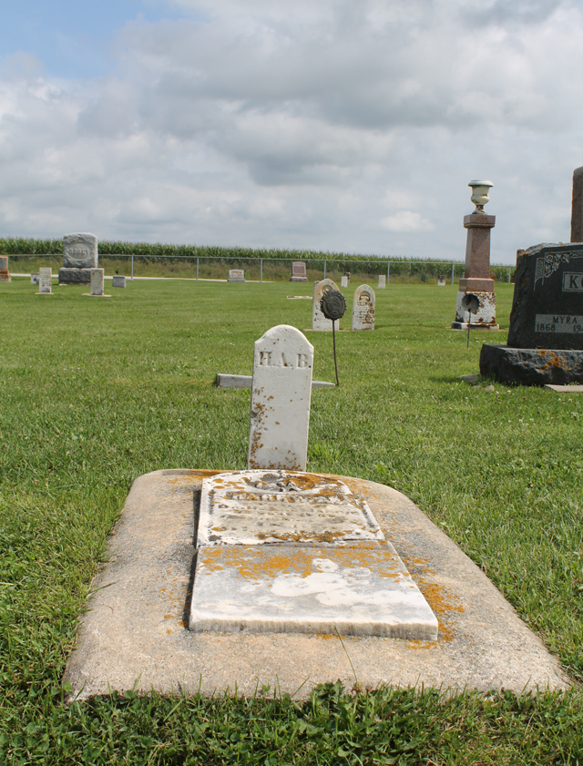 Pioneer Cemetery: Rossville, Iowa | This American House
