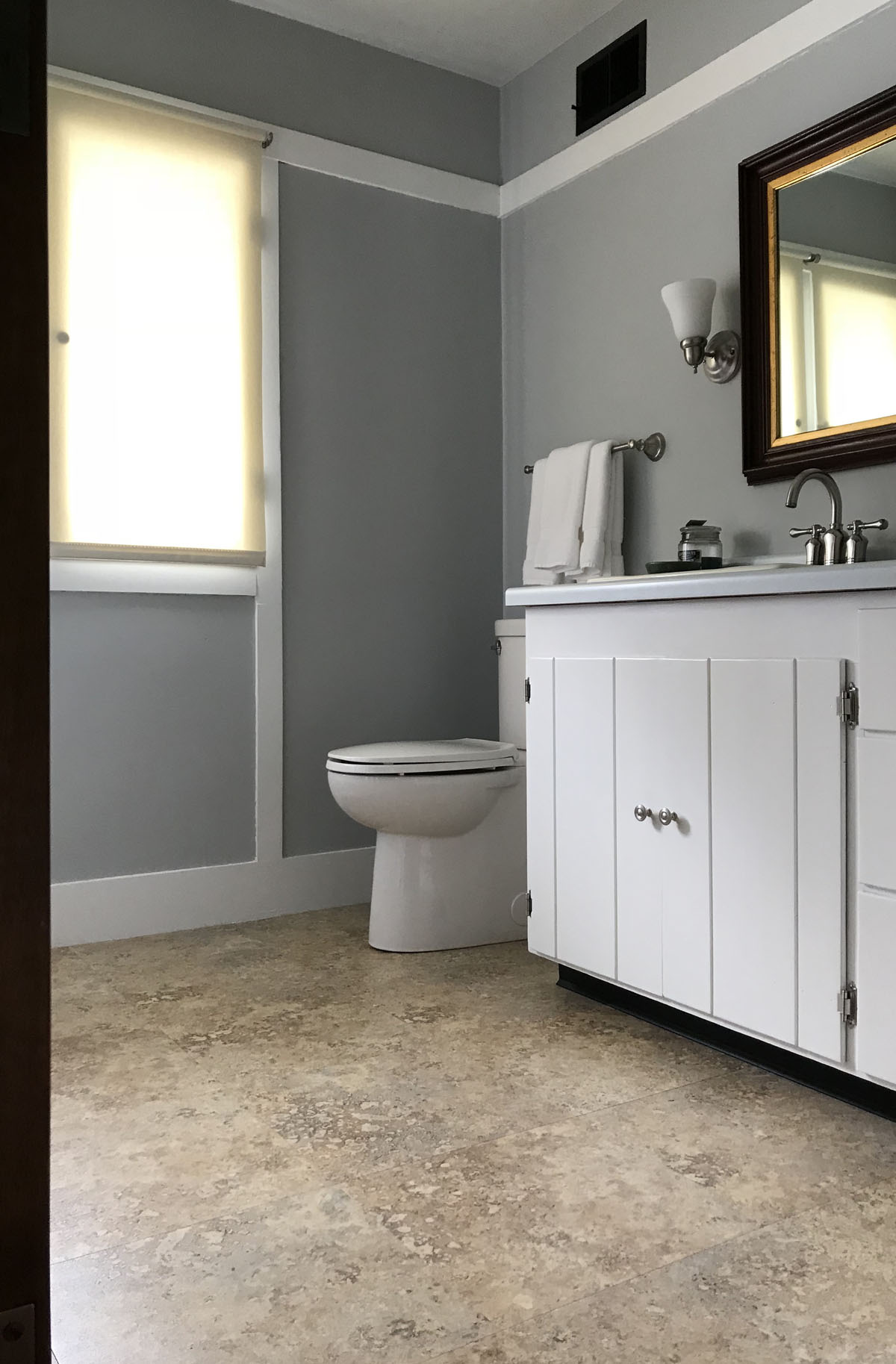 The bathroom at the Delbert Meier House before remodeling